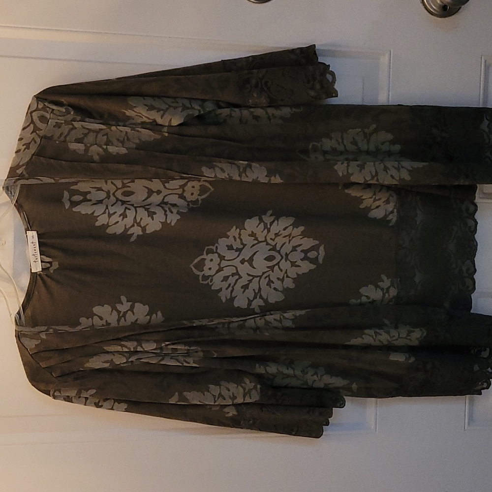 EUC Testament Women's Light Weight Top.